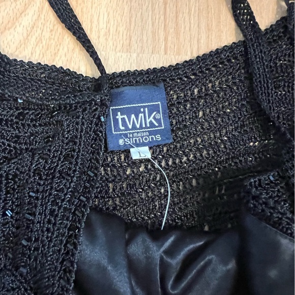Simons brand new black y2k top with bead in size large for women. - Picture 2 of 4